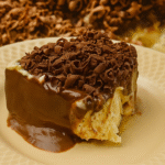 Bolo de Banana que já Recheado e com Cobertura do Forno